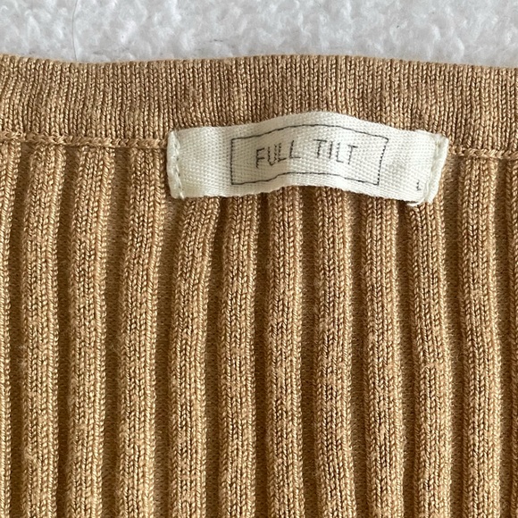 Full Tilt from Tilly’s - fitted cropped cardigan - size L - Picture 2 of 2